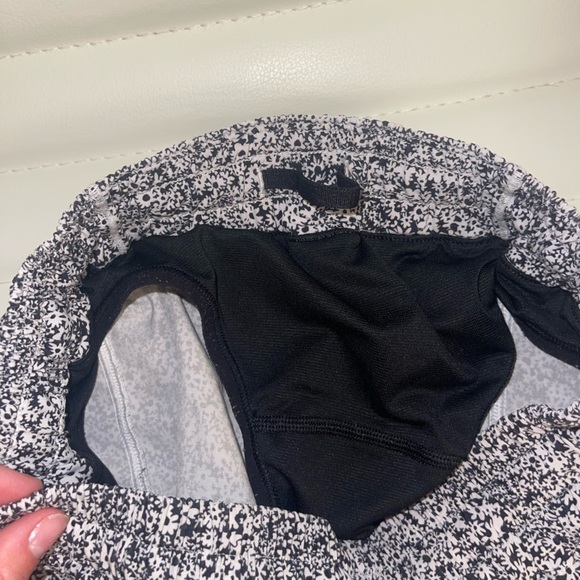 Lululelon hotty hot shorts (2” inseam), black and white daisy design , size 4 - Picture 3 of 4